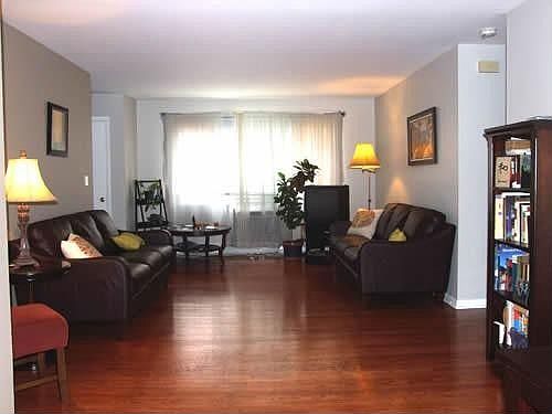 2nd image of 1628 W Greenleaf Ave APT 2S