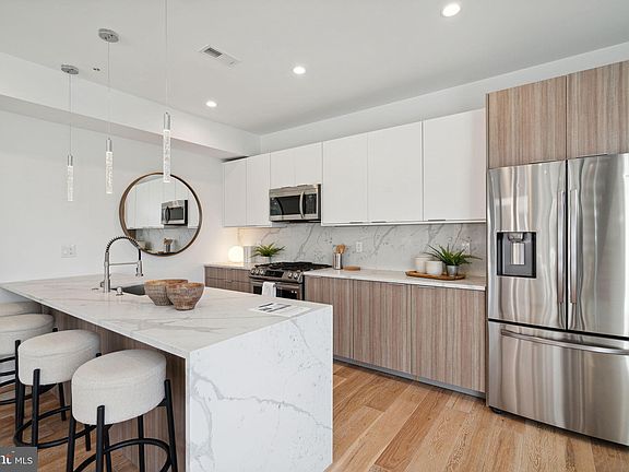 3rd image of 119 Greenwich St #1