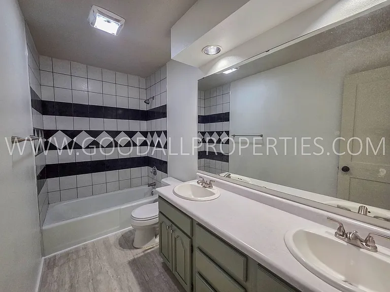 2908 78th St — Photo 6