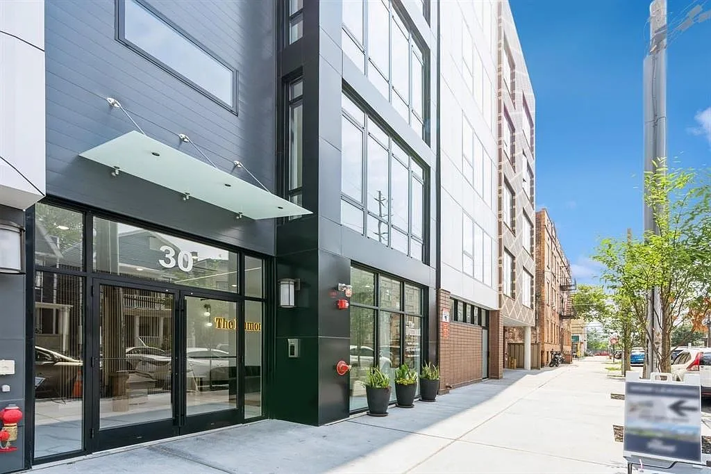 2 bed, 900 sqft, $3,100 — Photo 1