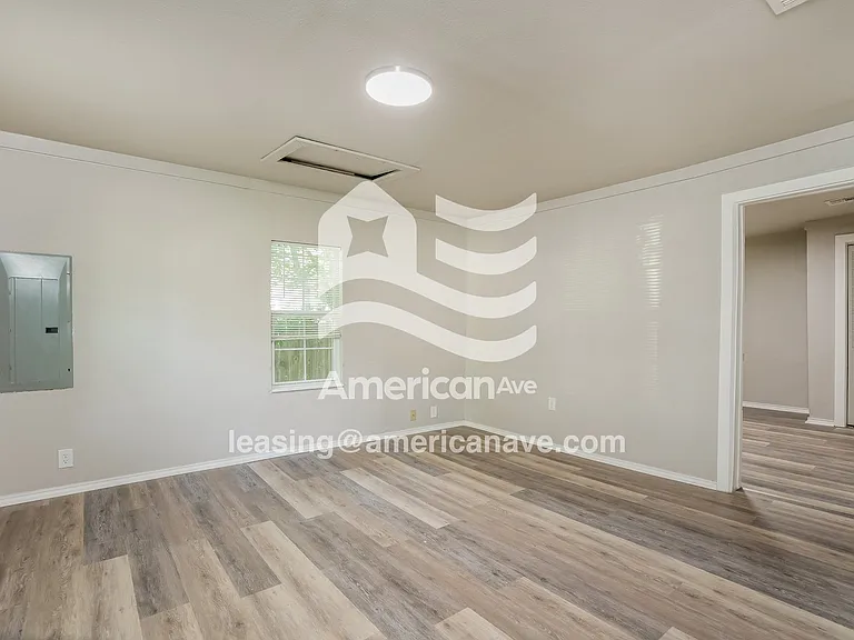 758972_004_living_room_12823919.jpg