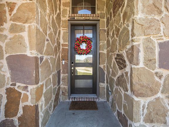 5th image of 7504 Larson Ln