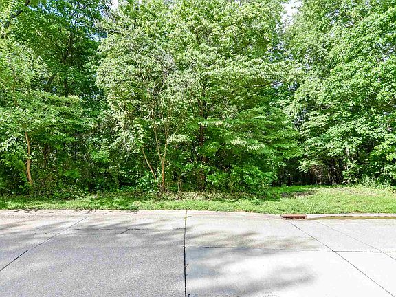 5th image of 526 Knollview Dr