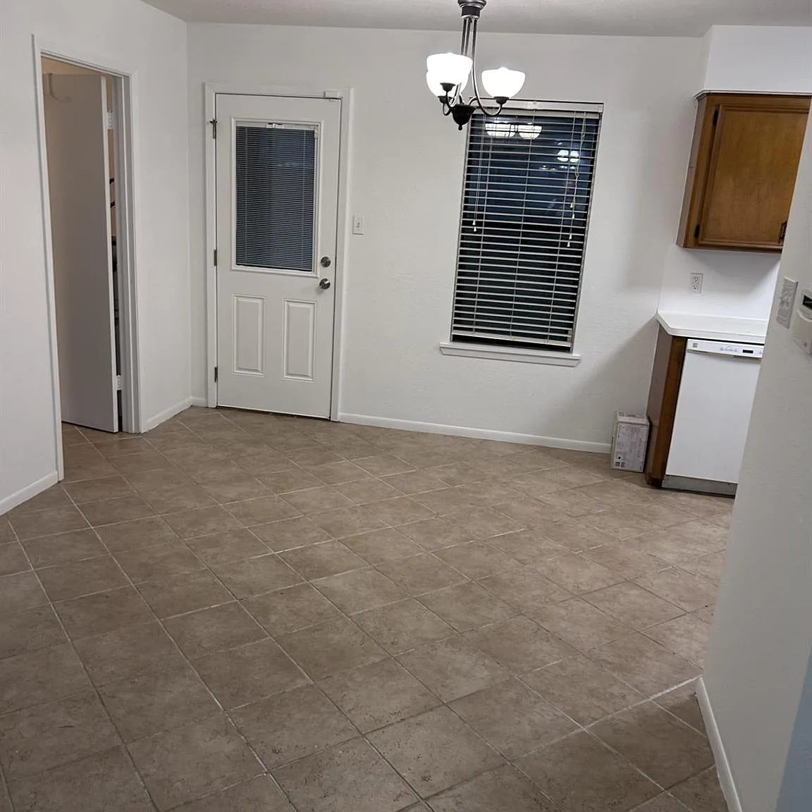 3 bed, 1.0 bath, 1162 sqft, $1,350 — Photo 4