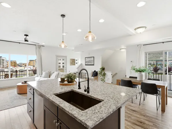 91 N Rio Grand Ave, Farmington, UT 84025