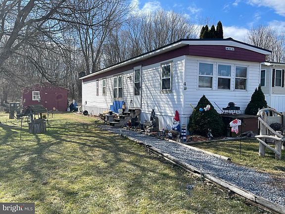 2nd image of 4 Oxford Dr