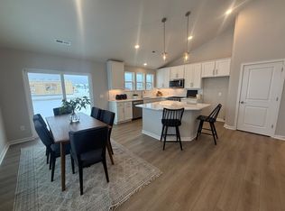 15049 Ashtown Ln, Rosemount, MN 55068