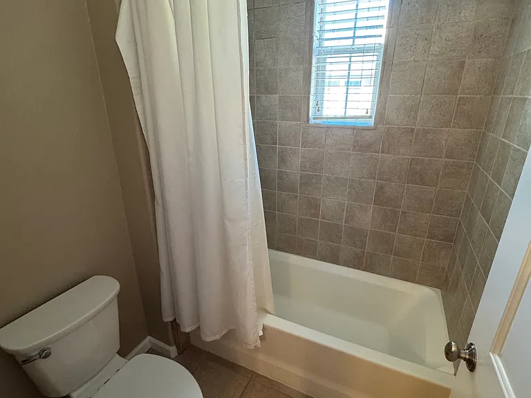 1679 Lone Oak Trl — Photo 9