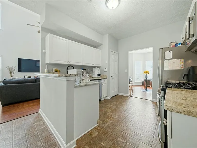 983 Aspen Dr — Photo 12