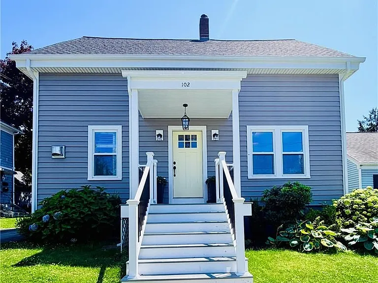102 Bay View Ave — Photo 2