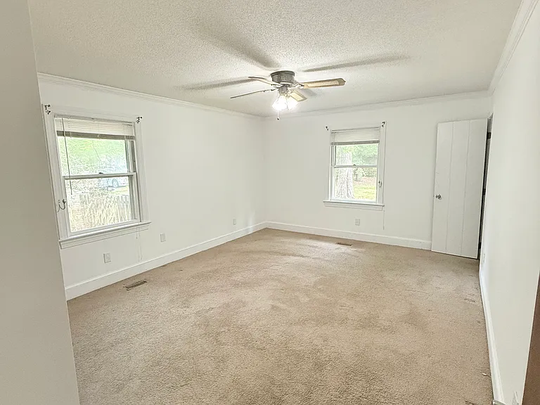 1493 Foxhall Dr — Photo 11