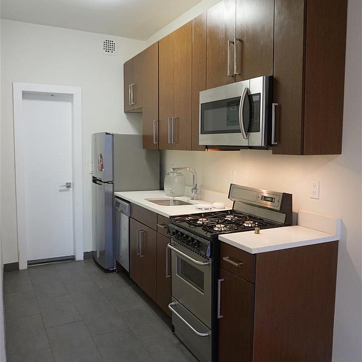 2nd image of 302 E 83rd St APT 3A