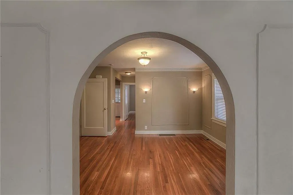 1 bed, 990 sqft, $1,650 — Photo 2