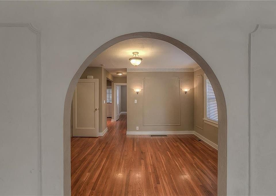 1st image of 4512 Broadway APT 1N