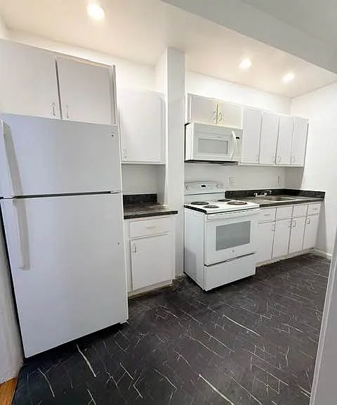 525 E 21st St #1 — Photo 1