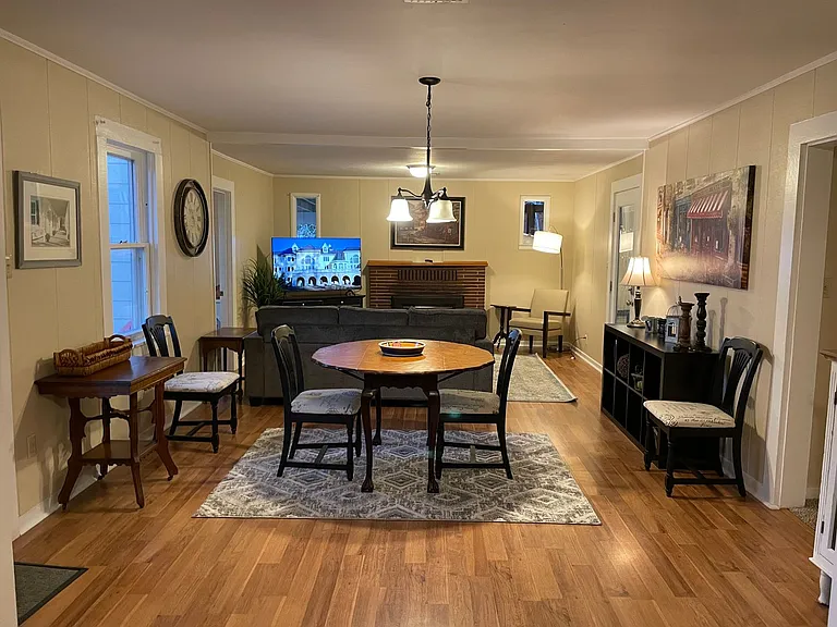 355 W Oak St — Photo 12