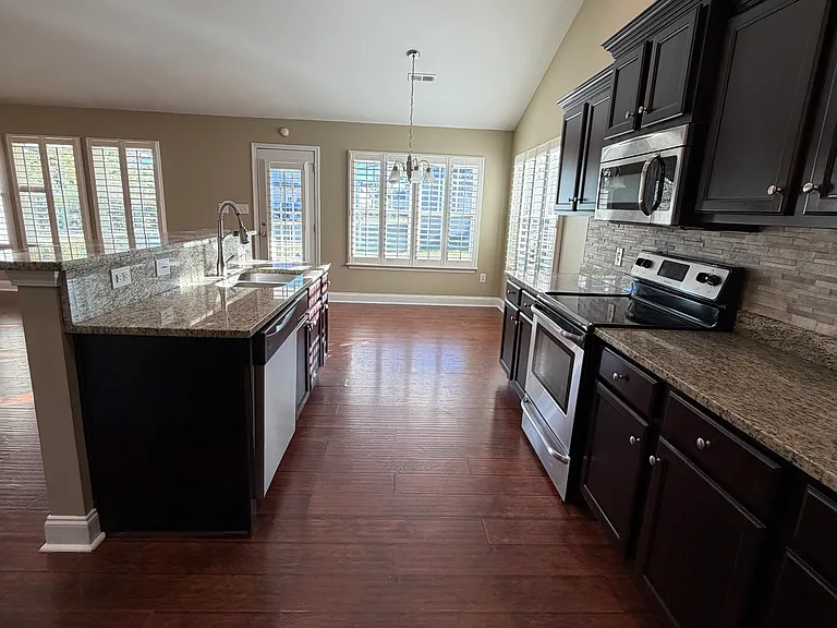 619 Uniola Dr — Photo 13