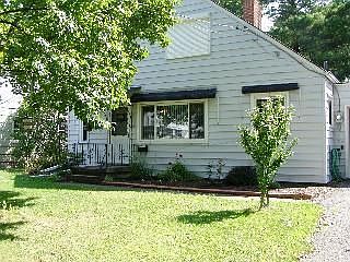 1st image of 1118 E River St