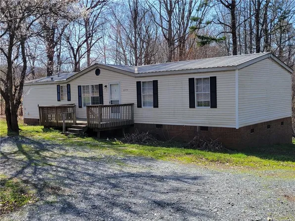 2275 Old County Farm Rd, Sophia, NC 27350