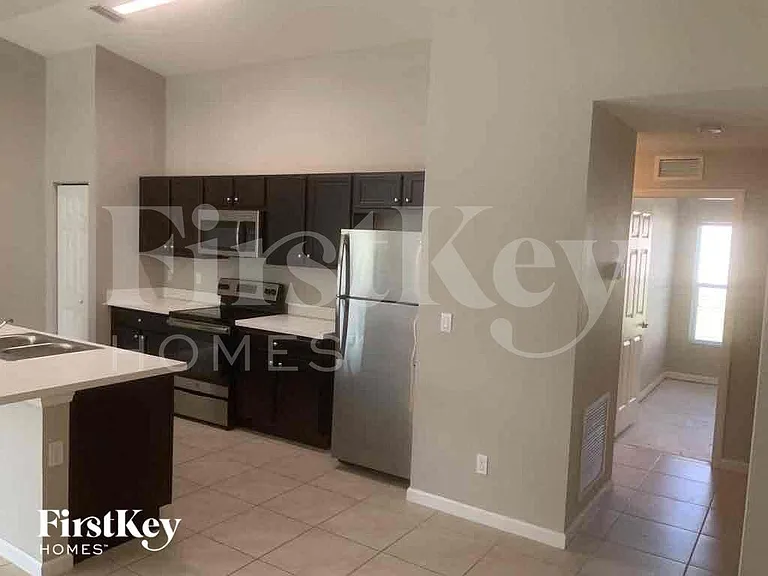 3354 SW Ludlow St — Photo 8