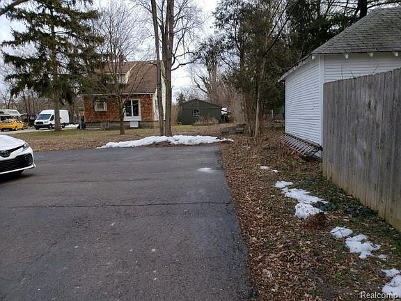 5th image of 518 N West St