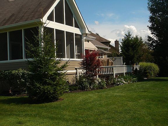 Screen porch in back