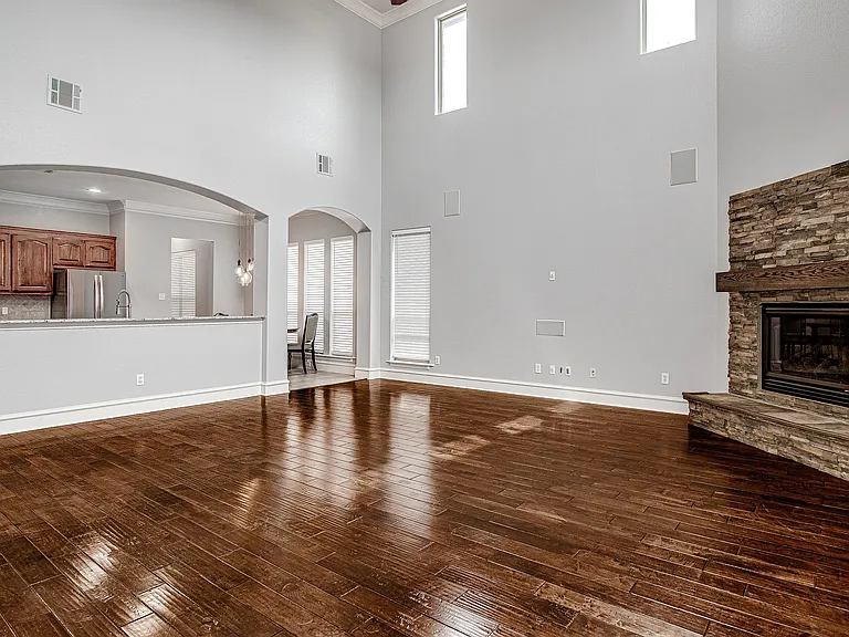 828 Thomas Crossing Dr — Photo 22