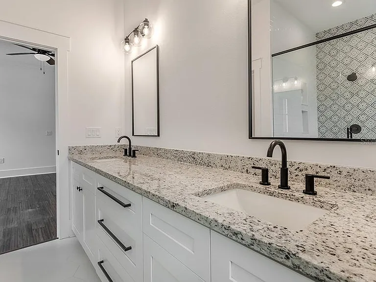 1408 E Curtis St #B — Photo 38
