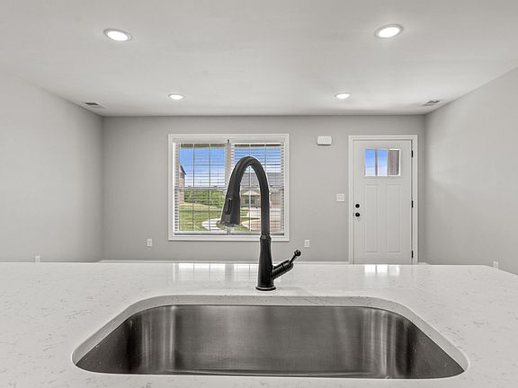 5th image of 5009 Melana Way