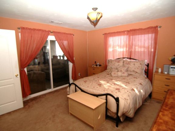 Ms Bed w/Sliding door