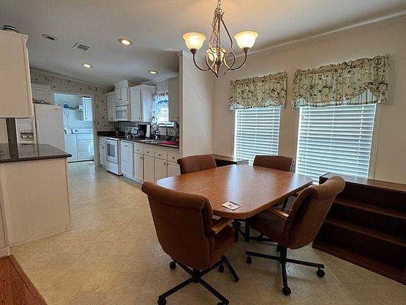 4th image of 330 Pleasant Pl