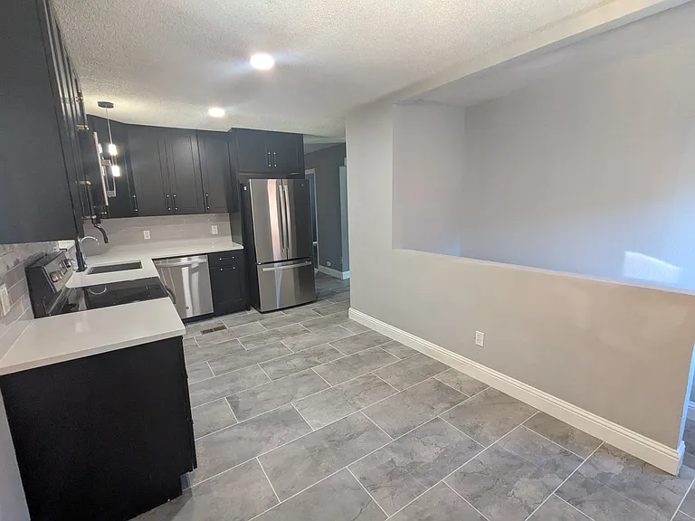 2534 Ivanhoe Dr — Photo 4