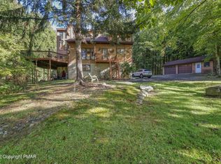 108 Spruce Ln, Bushkill, PA 18324