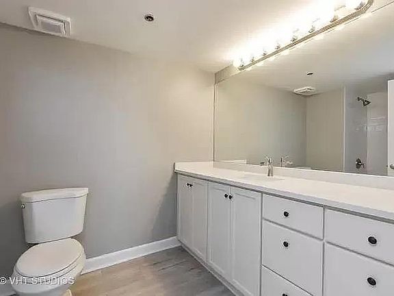 2nd image of 2 S Leavitt St Unit 302