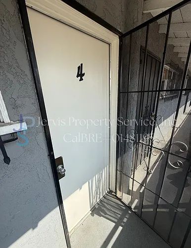 4610 E 52nd Dr #4 Photo 1
