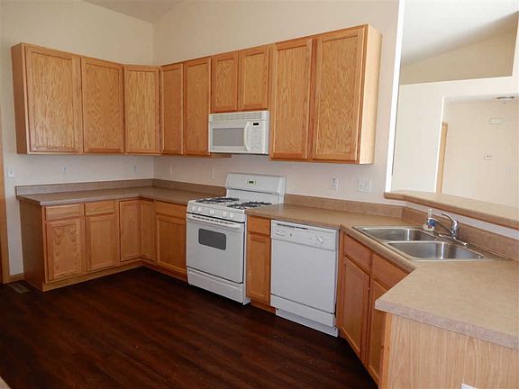 3rd image of 496 Prairie Knoll Dr