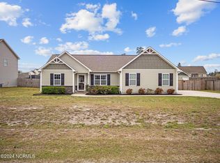 310 Sinclair Ln, Hubert, NC 28539