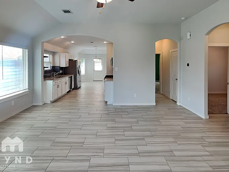 6910 Spring Vale Dr — Photo 6