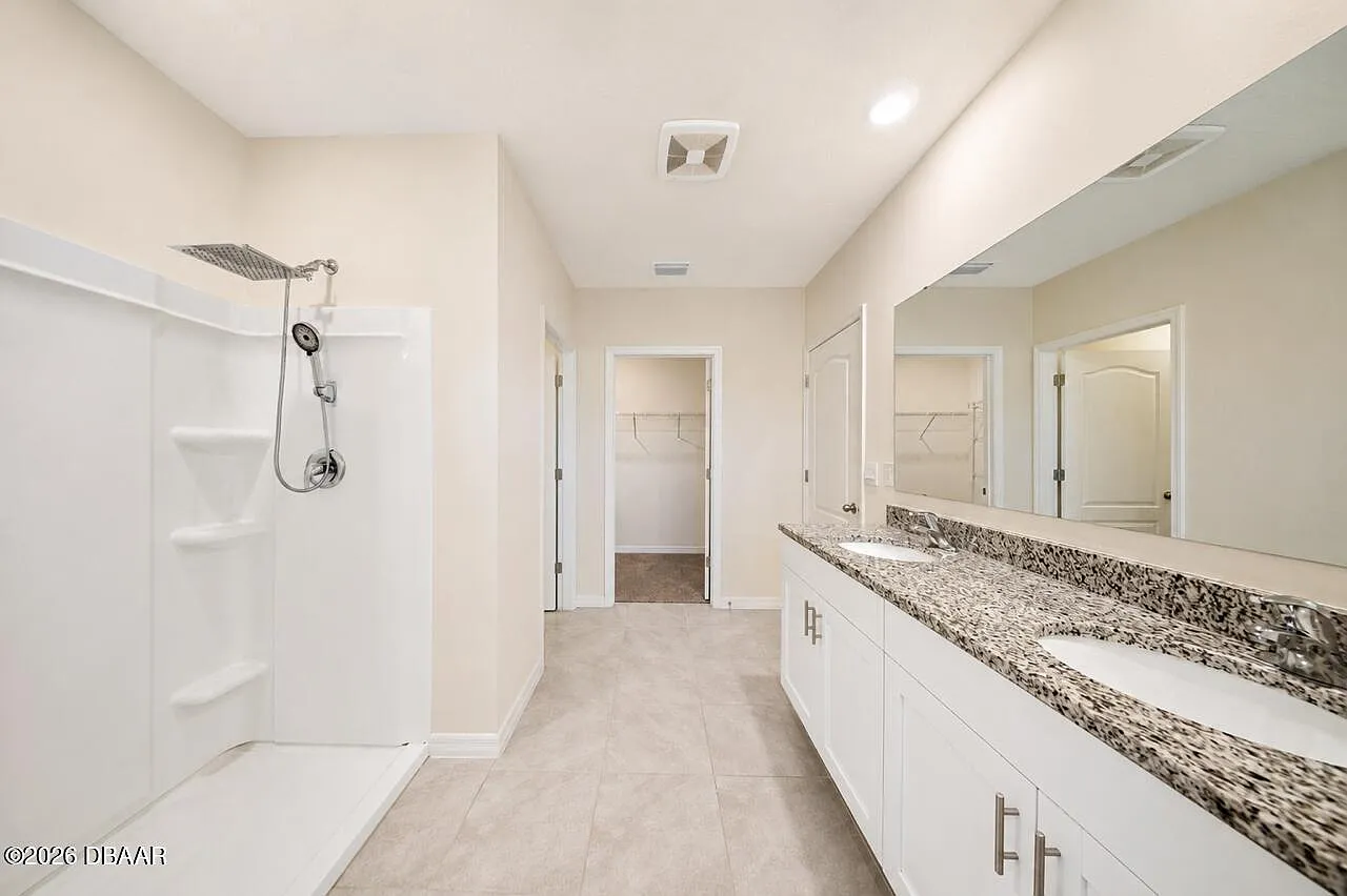 5 bed, 3.0 bath, 2601 sqft, $2,850 — Photo 4