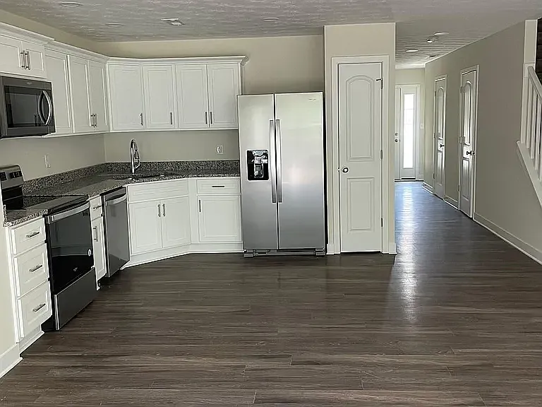 406 Lexington Ave #B — Photo 2
