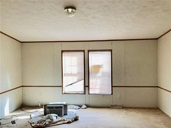 4th image of 204 Southwind Ln