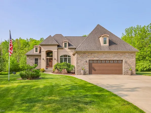 2408 Hunters Creek Cir, Hinckley, OH 44233