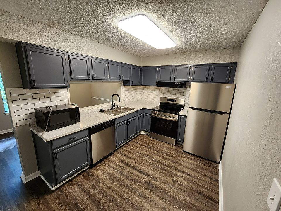 1st image of 915 Seasons Pkwy #1
