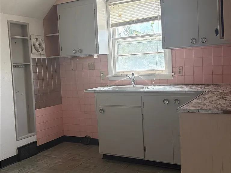 631 Elmwood Ave #FRONT UPPER — Photo 5