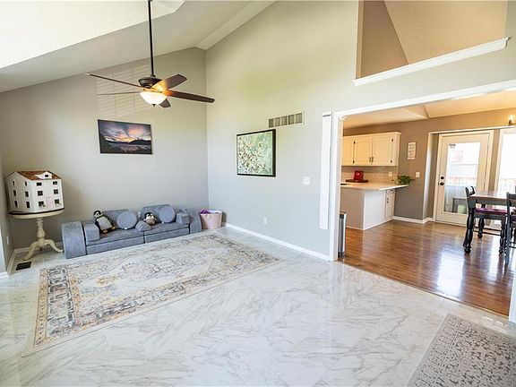 3rd image of 11907 N Holmes Ct