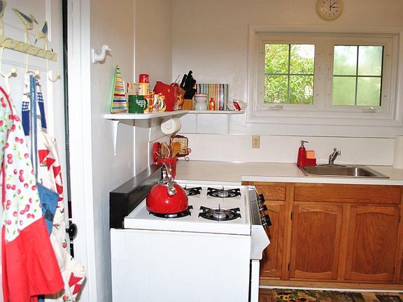 5th image of 749 N Shore Dr APT 7