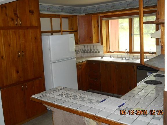 4th image of 370 Breeze Rd