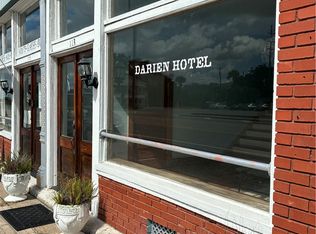 113 Walton St #C, Darien, GA 31305