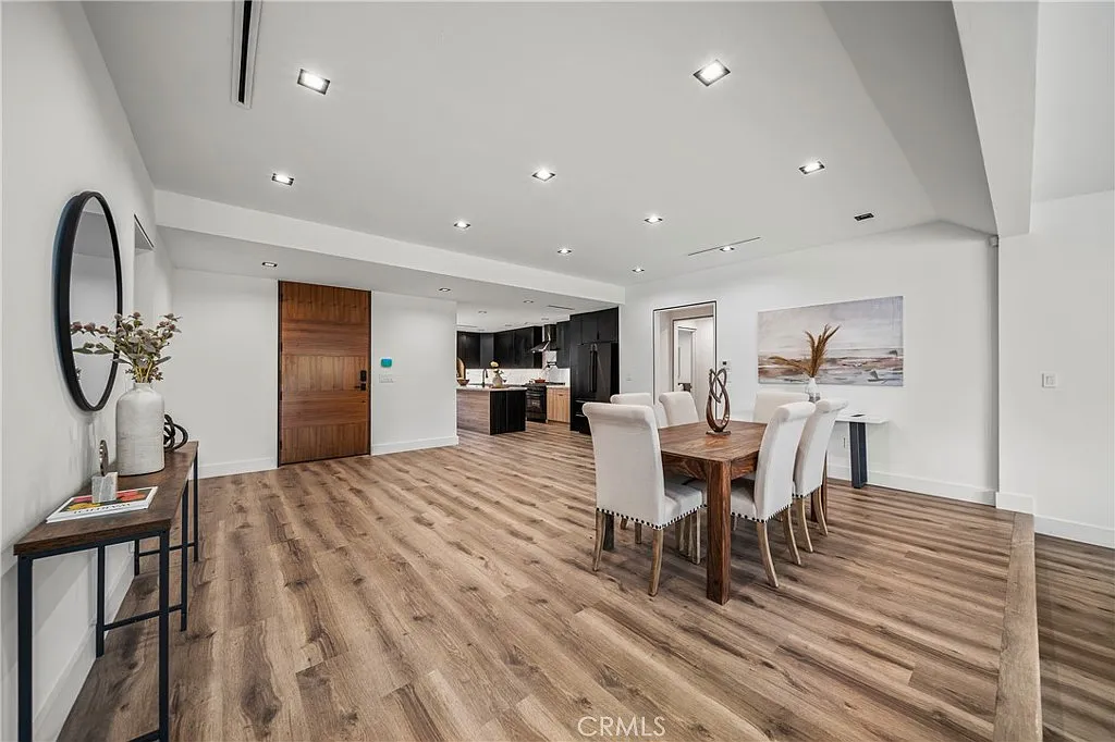 5 bed, 4.5 bath, 3400 sqft, $14,500 — Photo 2