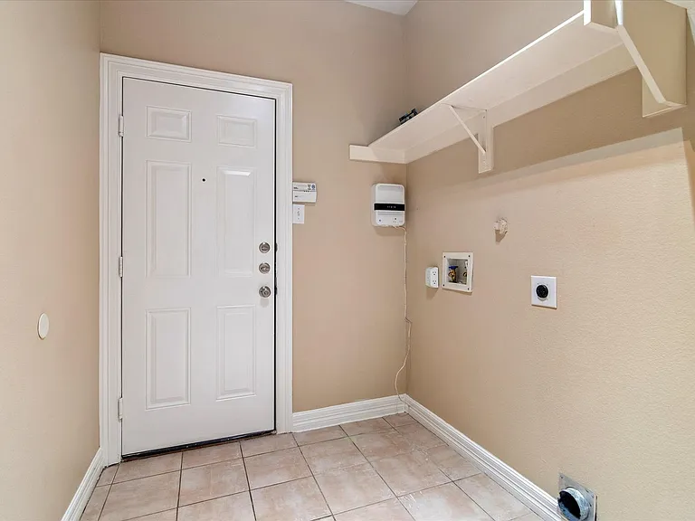 4621 Brighton Dr — Photo 23